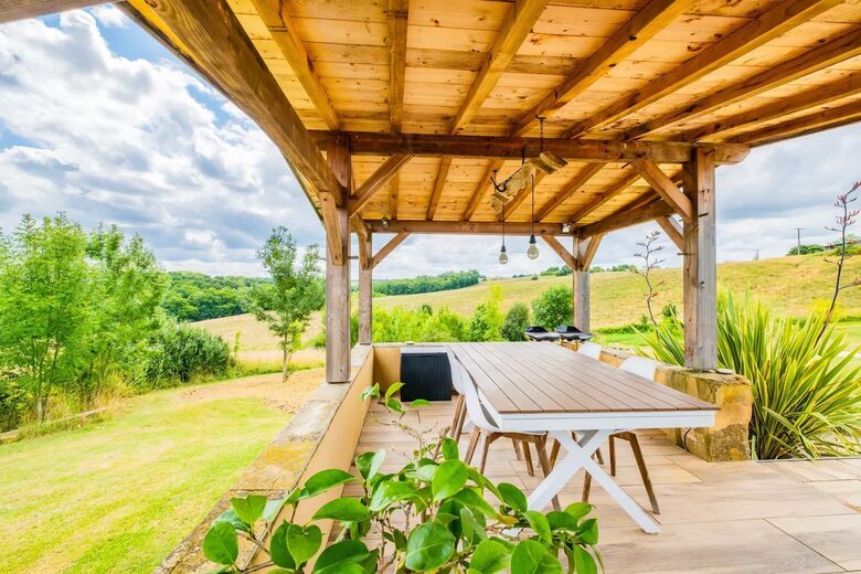 An Elegant 18th-Century Farmhouse in the Gers Countryside - Saint-Justin, France