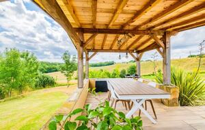 An Elegant 18th-Century Farmhouse in the Gers Countryside - Saint-Justin, France