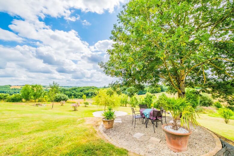 An Elegant 18th-Century Farmhouse in the Gers Countryside - Saint-Justin, France