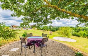 An Elegant 18th-Century Farmhouse in the Gers Countryside - Saint-Justin, France