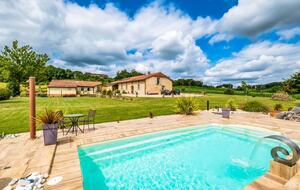 An Elegant 18th-Century Farmhouse in the Gers Countryside - Saint-Justin, France