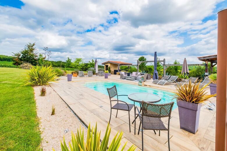 An Elegant 18th-Century Farmhouse in the Gers Countryside - Saint-Justin, France