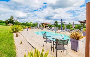 An Elegant 18th-Century Farmhouse in the Gers Countryside - Saint-Justin, France