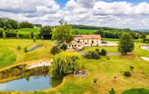 An Elegant 18th-Century Farmhouse in the Gers Countryside - Saint-Justin, France