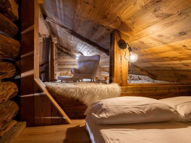 Exquisite Mountain Chalet with Breathtaking Valley Vistas - Antagnod, Champoluc, Italy