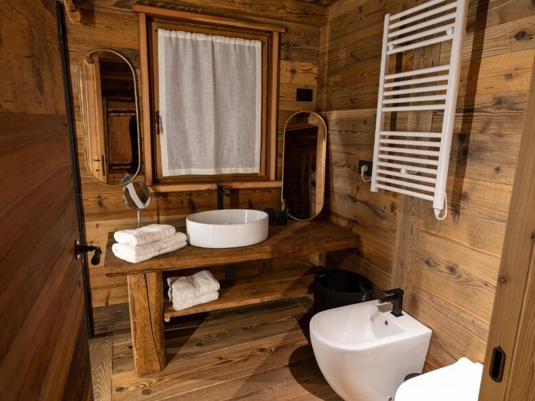 Exquisite Mountain Chalet with Breathtaking Valley Vistas - Antagnod, Champoluc, Italy