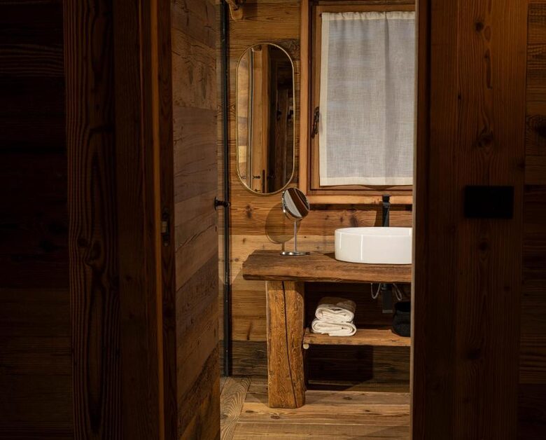 Exquisite Mountain Chalet with Breathtaking Valley Vistas - Antagnod, Champoluc, Italy