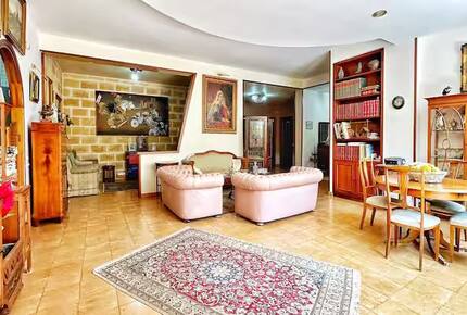 Coastal Villa with Independent Guest Studio - Palermo, Italy