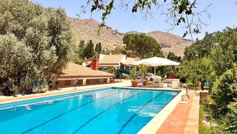 Coastal Villa with Independent Guest Studio - Palermo, Italy