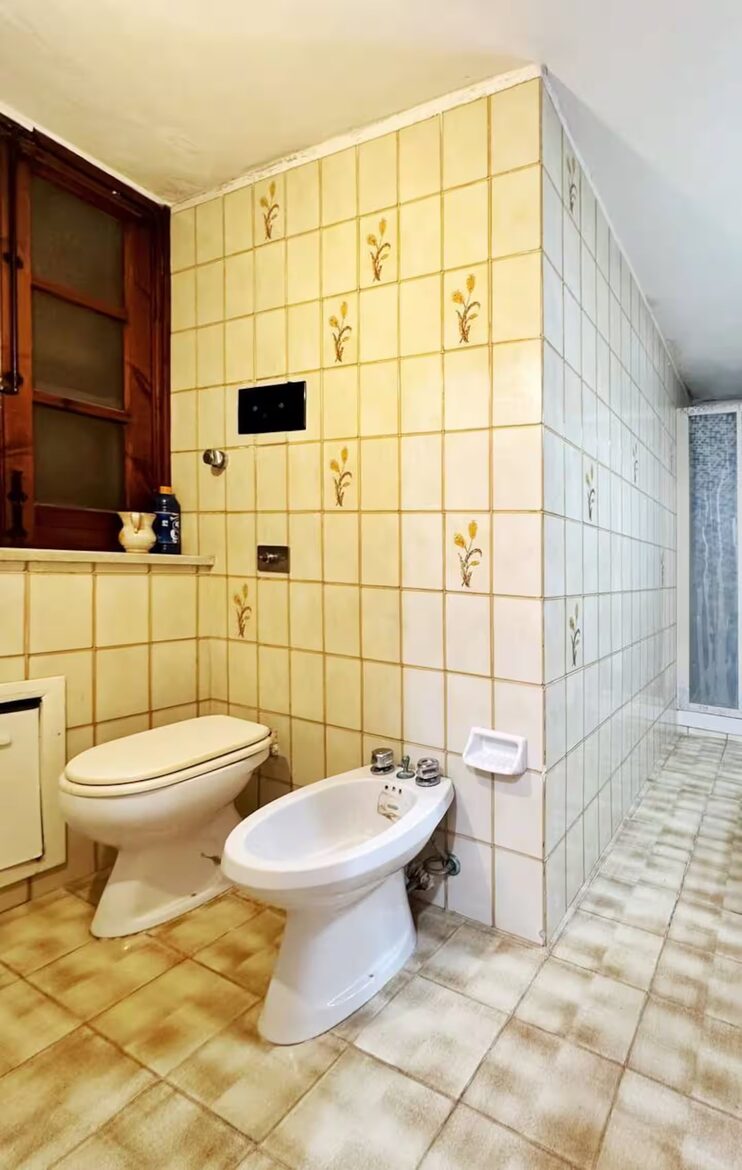 Coastal Villa with Independent Guest Studio - Palermo, Italy