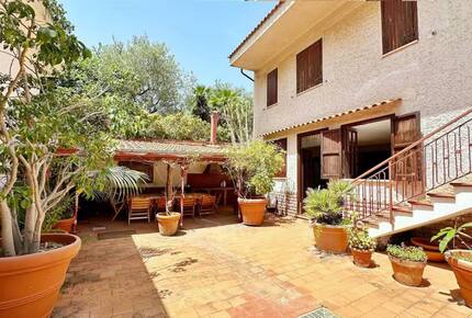 Coastal Villa with Independent Guest Studio - Palermo, Italy