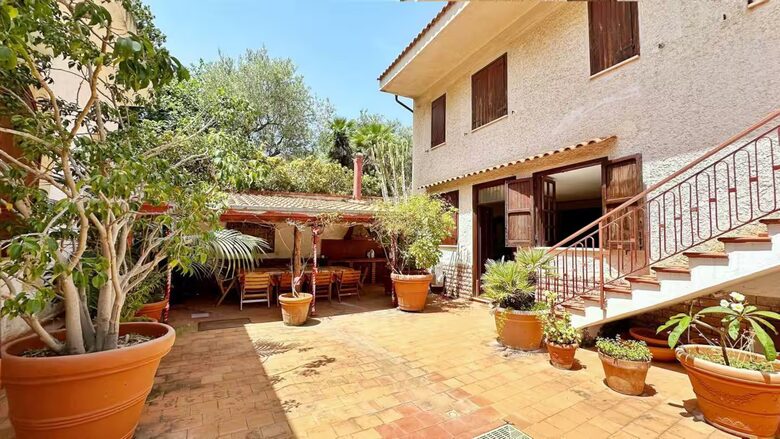 Coastal Villa with Independent Guest Studio - Palermo, Italy