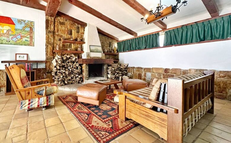 Coastal Villa with Independent Guest Studio - Palermo, Italy