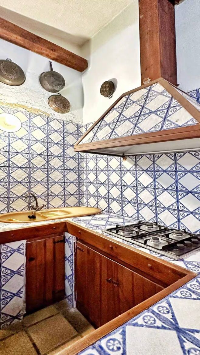 Coastal Villa with Independent Guest Studio - Palermo, Italy