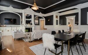 Great room with 20' Ceilings