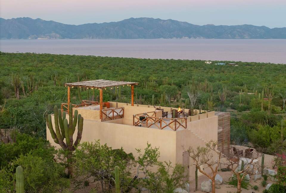 Solar-Powered Desert Retreat with Rooftop Views near La Ventana - El Sargento, Mexico
