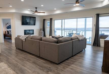 Spacious Lakefront Penthouse Retreat at Emerald Bay - Lake Ozark, Missouri