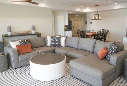 Spacious Lakefront Penthouse Retreat at Emerald Bay - Lake Ozark, Missouri