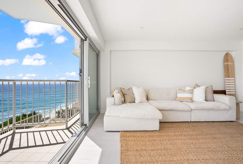 Pacific Ocean Views Beside Burleigh Head National Park - Gold Coast, Australia