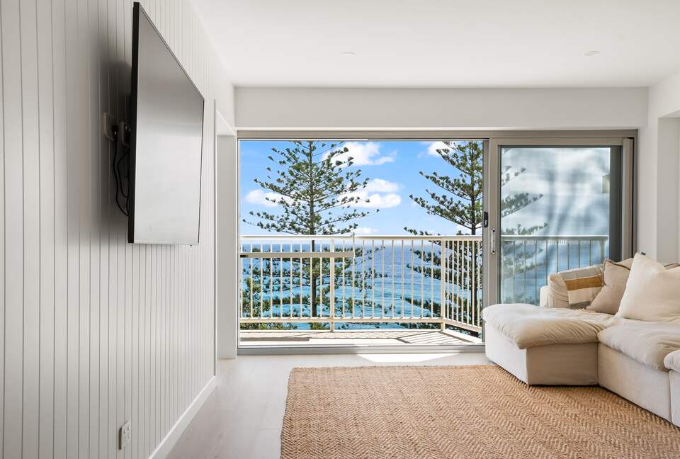 Pacific Ocean Views Beside Burleigh Head National Park - Gold Coast, Australia