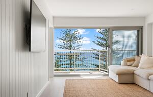 Pacific Ocean Views Beside Burleigh Head National Park - Gold Coast, Australia