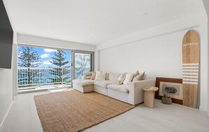 Pacific Ocean Views Beside Burleigh Head National Park - Gold Coast, Australia