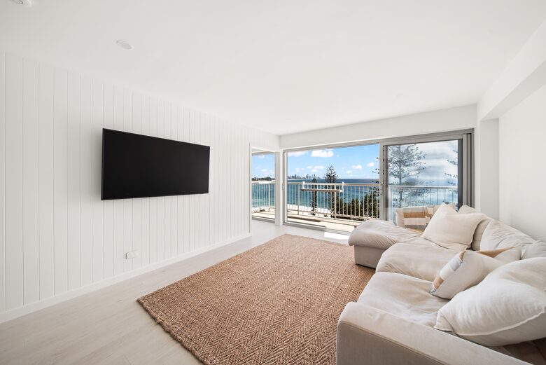 Pacific Ocean Views Beside Burleigh Head National Park - Gold Coast, Australia