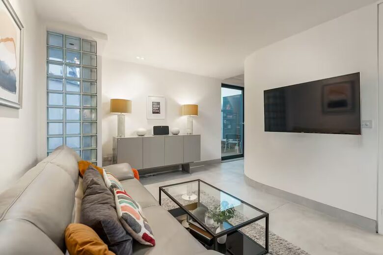 Stillorgan's Refined Townhome - Stillorgan, Ireland