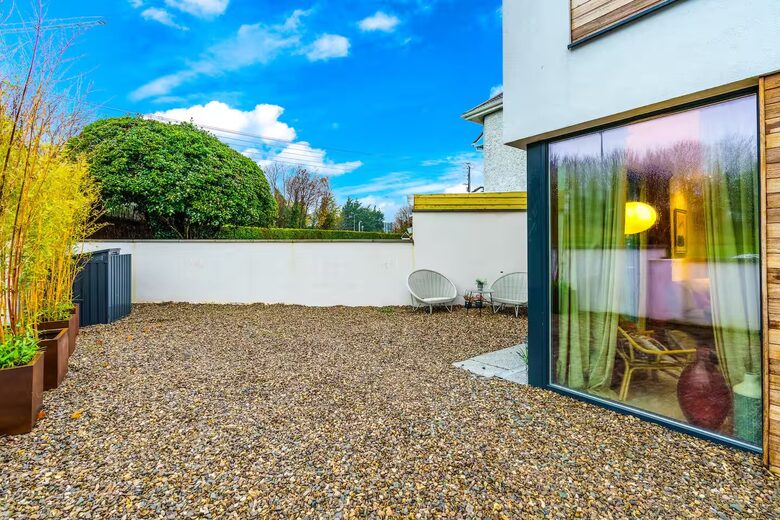 Stillorgan's Refined Townhome - Stillorgan, Ireland