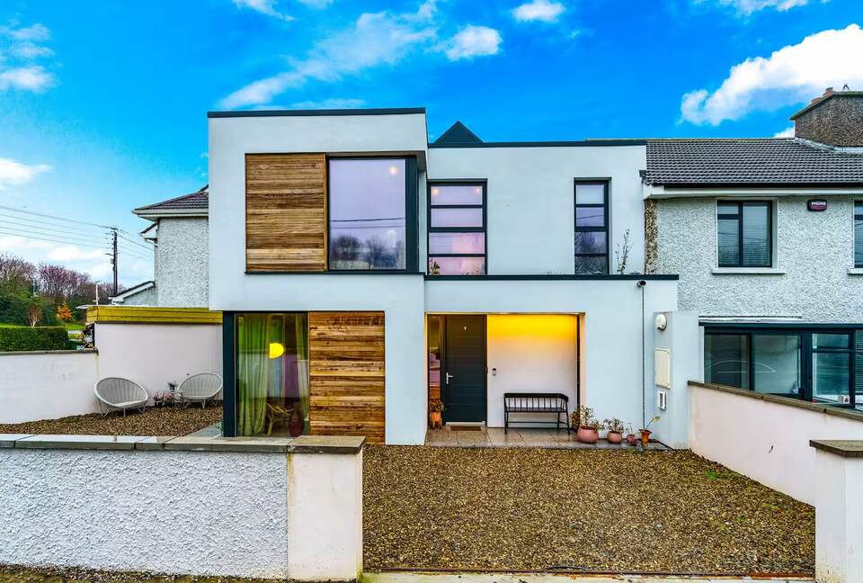 Stillorgan's Refined Townhome - Stillorgan, Ireland