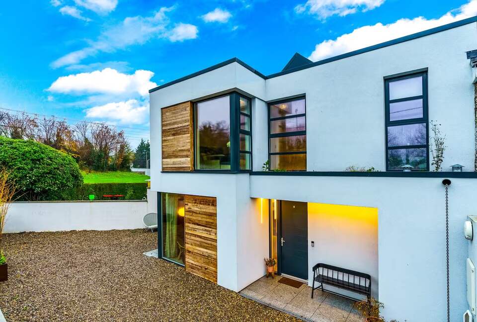 Stillorgan's Refined Townhome - Stillorgan, Ireland