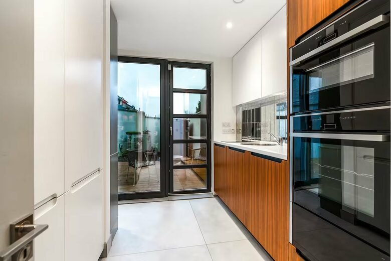 Stillorgan's Refined Townhome - Stillorgan, Ireland