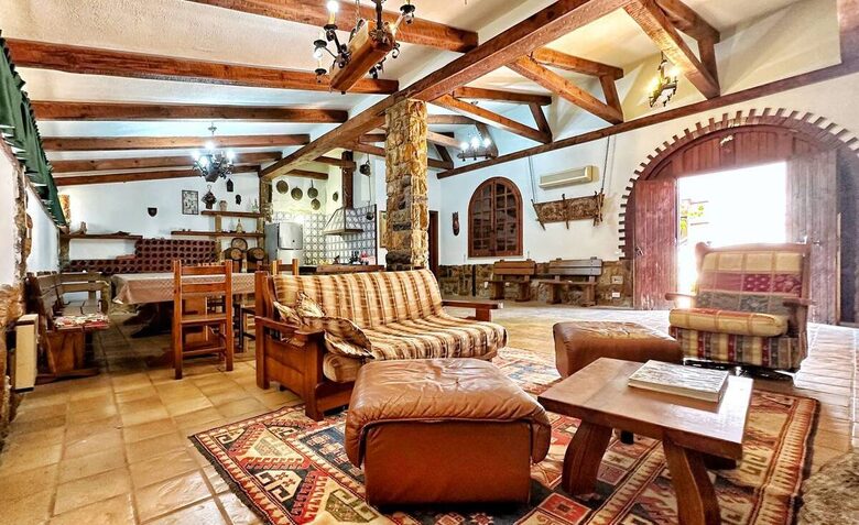 Coastal Villa with Independent Guest Studio - Palermo, Italy