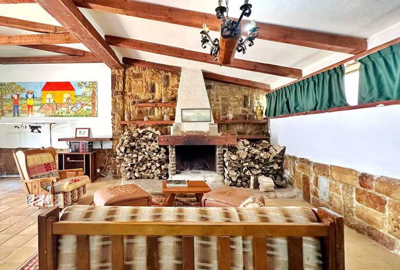 Coastal Villa with Independent Guest Studio - Palermo, Italy