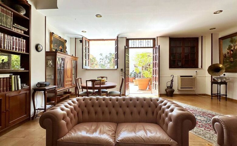 Coastal Villa with Independent Guest Studio - Palermo, Italy