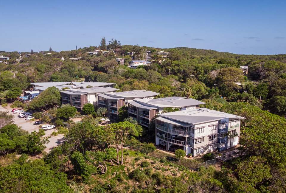 Coastal Luxury Above Home Beach at Point Lookout - Point Lookout, Australia