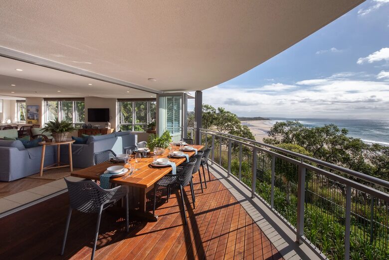 Coastal Luxury Above Home Beach at Point Lookout - Point Lookout, Australia