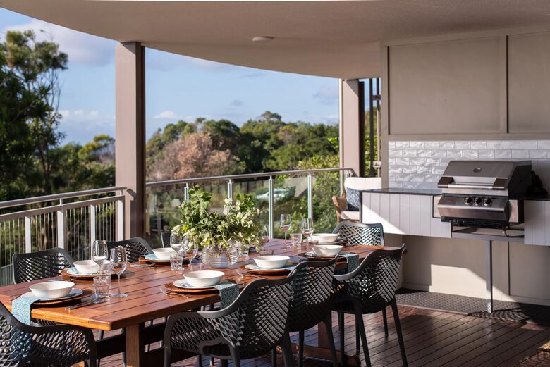Coastal Luxury Above Home Beach at Point Lookout - Point Lookout, Australia