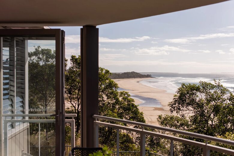 Coastal Luxury Above Home Beach at Point Lookout - Point Lookout, Australia