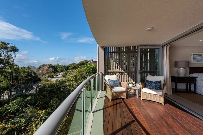 Coastal Luxury Above Home Beach at Point Lookout - Point Lookout, Australia