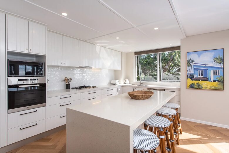 Coastal Luxury Above Home Beach at Point Lookout - Point Lookout, Australia