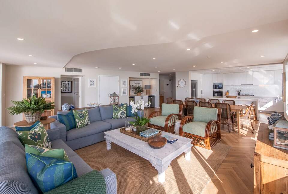 Coastal Luxury Above Home Beach at Point Lookout - Point Lookout, Australia