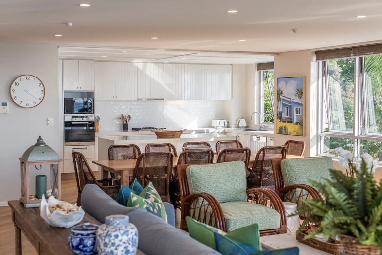 Coastal Luxury Above Home Beach at Point Lookout - Point Lookout, Australia