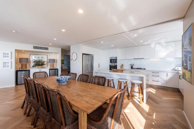 Coastal Luxury Above Home Beach at Point Lookout - Point Lookout, Australia