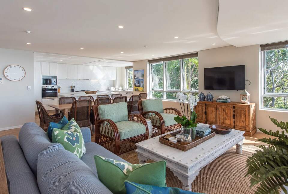 Coastal Luxury Above Home Beach at Point Lookout - Point Lookout, Australia