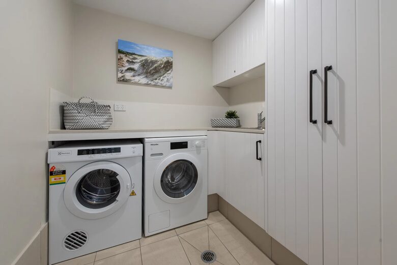 Coastal Luxury Above Home Beach at Point Lookout - Point Lookout, Australia