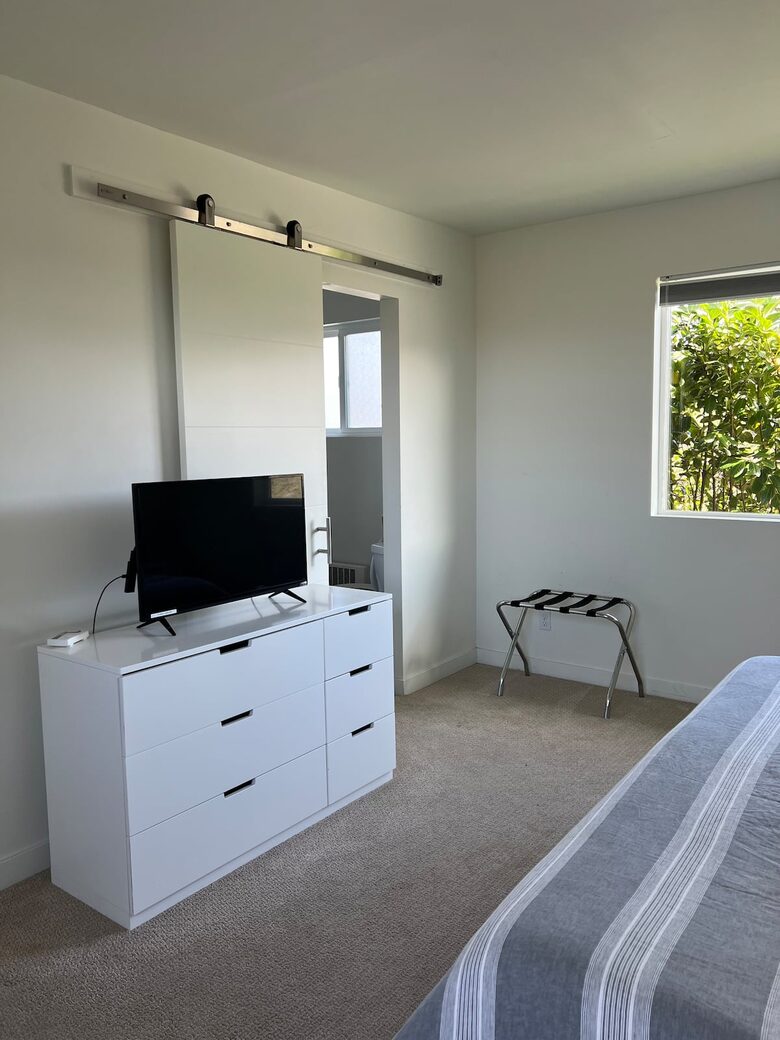 Oceanfront Mid Century Retreat with Private Beach Access in Gearhart - Gearhart, Oregon