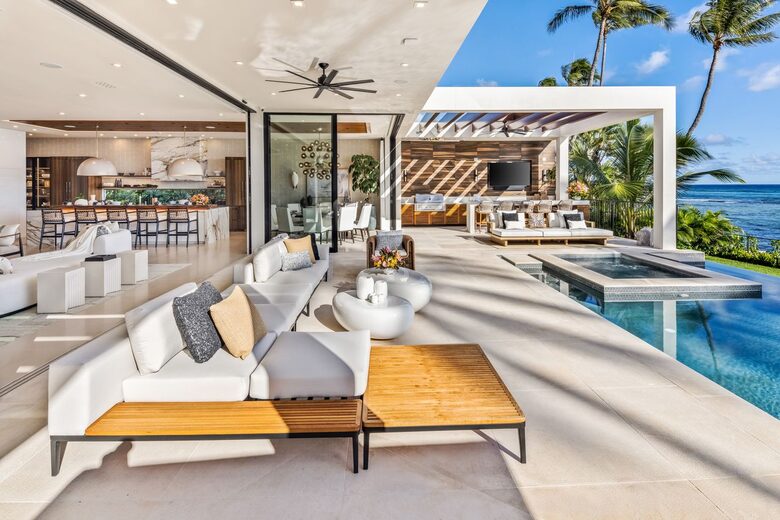 Direct Beach Access. Pool/Hot Tub. Outdoor Kitchen/Bar.