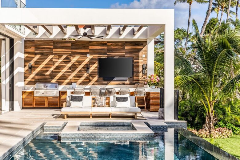 Full outdoor kitchen/Bar with outdoor TV.