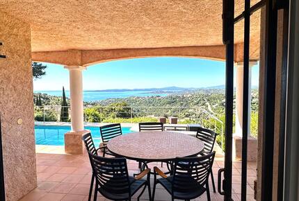 Panoramic Saint-Tropez Gulf Views & Sophisticated Design - Roquebrune-sur-Argens, France